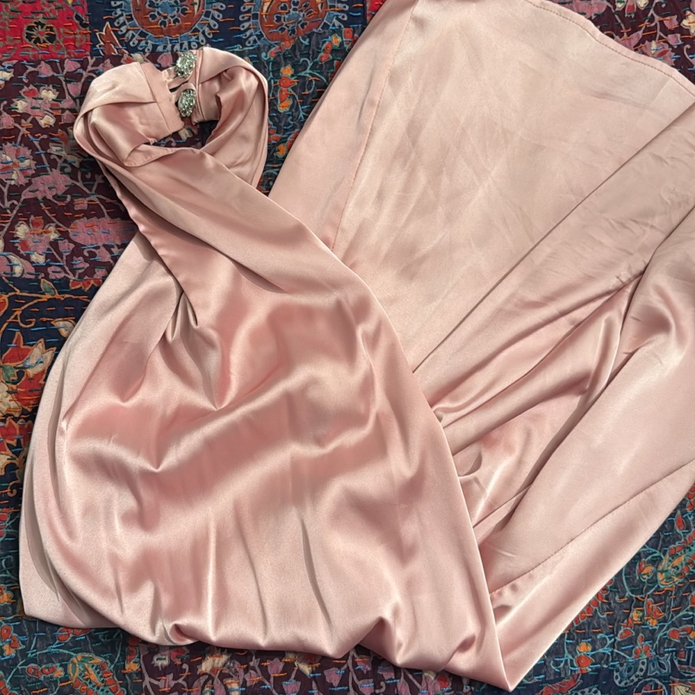Light Pink Satin Twist Halter Dress with Scoop Backless Design